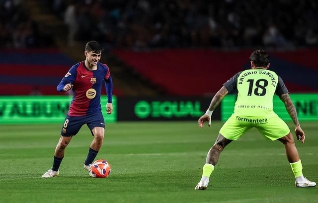 半岛体育平台官网-巴萨中场核心表现稳定成为球队支柱