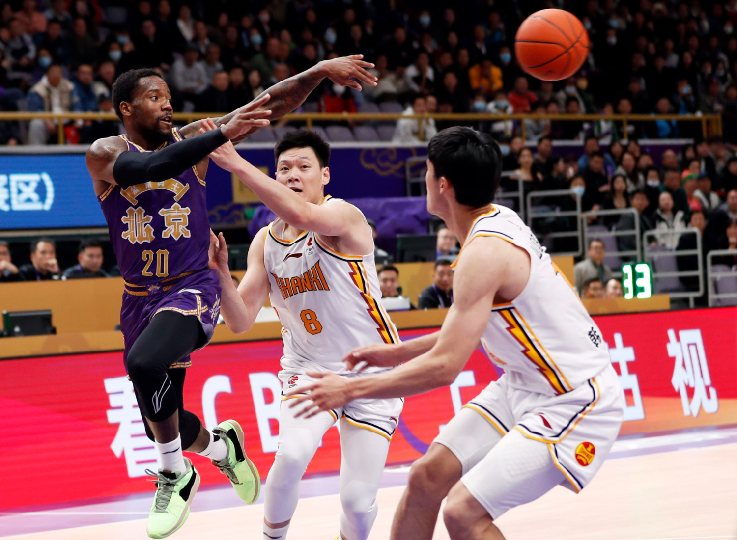 半岛体育官网首页-辽宁男篮全队发挥出色，击败上海队